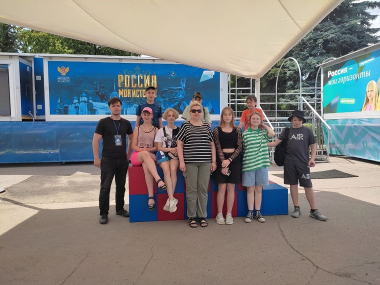 Обучающиеся ГБОУ "Лицей "Коллеж" посетили с выездной экскурсией город Торез.